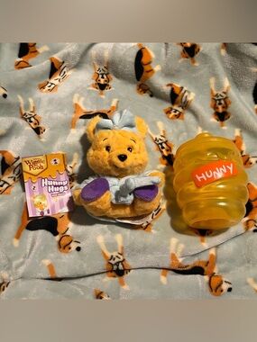 Winnie The Pooh Hunny Hugs